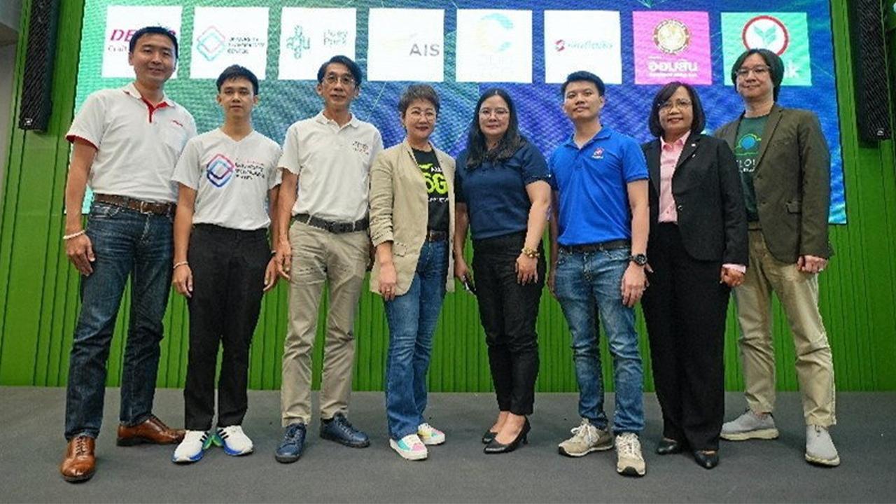 ชมรมเพลินไทย สมัยนิยม มอบเงิน 200,000 บาท เพื่อสมทบทุนมูลนิธิไทยรัฐ 