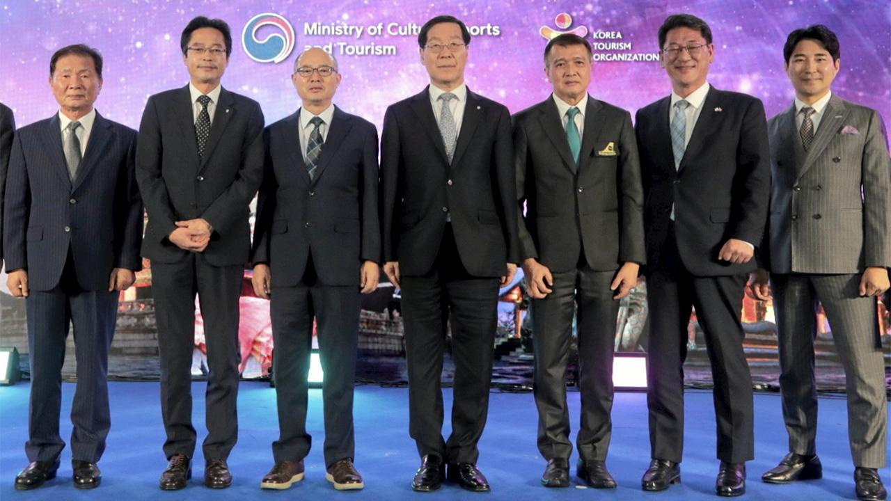 เมเจอร์ ซีนีเพล็กซ์ มอบเงิน 200,000 บาท เพื่อสมทบทุนมูลนิธิไทยรัฐ