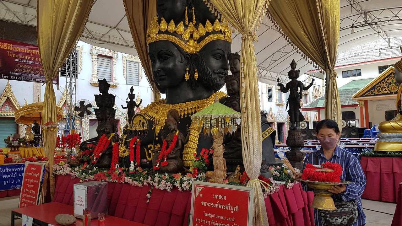 คนดวงปังถูกหวยรางวัลที่ 4 แก้บน "พระเงินพระทอง" แถมได้ "เลขเด็ด" 30/12/65