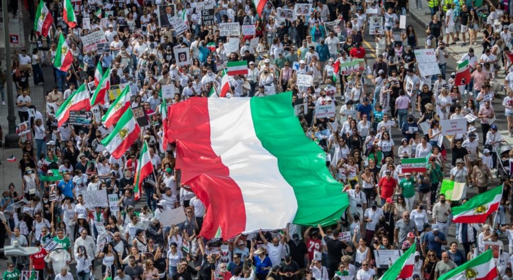 สตรีอิหร่านประท้วงใหญ่ "ตัดผม-เผาฮิญาบ" จุดชนวนการเปลี่ยนแปลงเพื่อเสรีภาพ