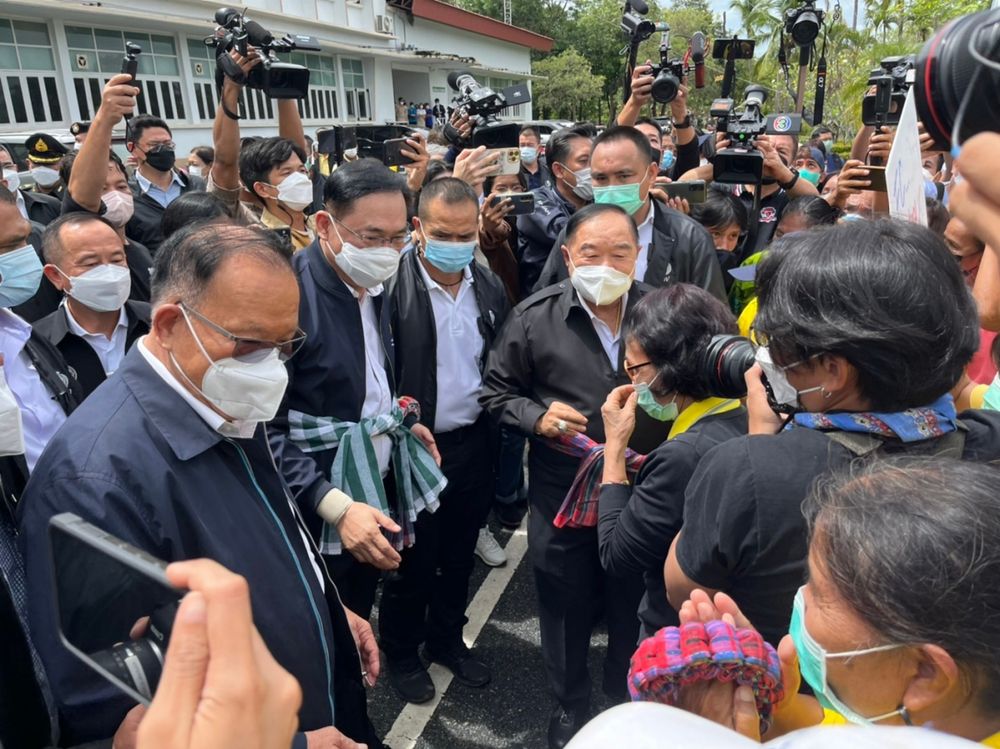 ห่วงผู้ประสบภัยน้ำท่วม “ลุงป้อม” ลุยชัยนาท-อยุธยา สั่งเร่งแก้ให้กลับสู่ปกติ