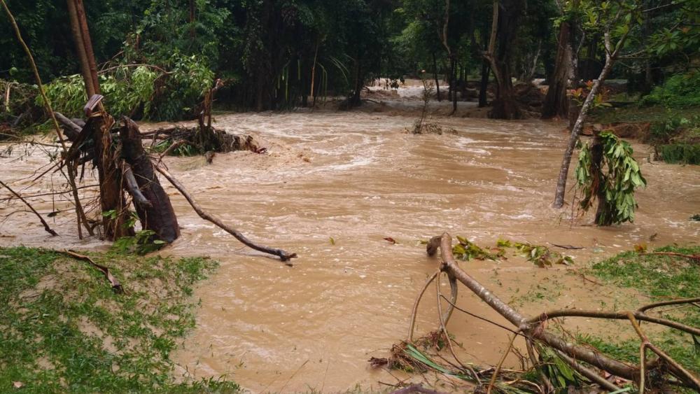 อุทยานฯ เขื่อนศรีนครินทร์ ปิดเที่ยวชั่วคราว หลังฝนตกหนัก น้ำป่าไหลหลาก