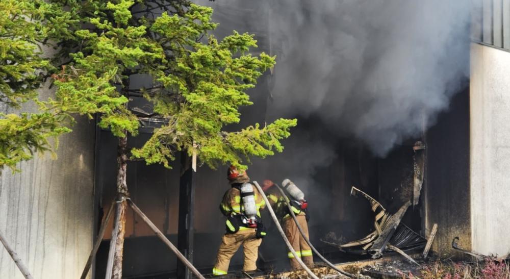 สลด เพลิงเผาวอดศูนย์การค้าในเกาหลีใต้นานกว่า 7 ชม. เสียชีวิตอย่างน้อย 7 ศพ 