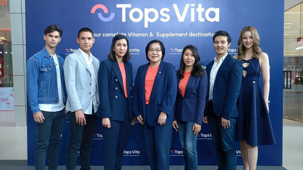 ประจักษ์-ละออ และ ร.ท.พญ.ปิยะชนก ตั้งคารวคุณ มอบถุงยังชีพช่วยเหลือผู้ประสบอุทกภัย