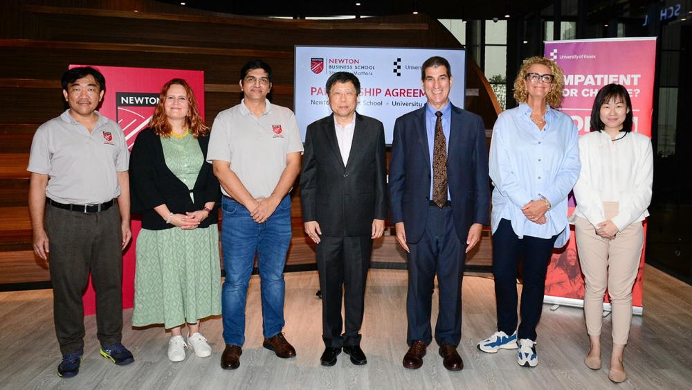 "สุทธิธรรม จิราธิวัฒน์" มอบทุนการศึกษาในโครงการนำร่อง FUNTASTIC ENGLISH CLASS