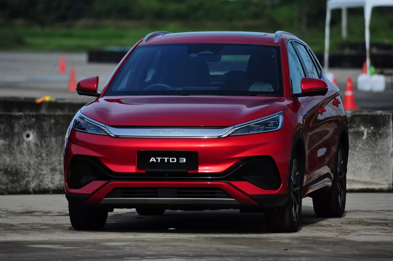 สัมผัสแรกสุดแสบทรวง ทดสอบ รถยนต์ไฟฟ้า BYD ATTO3 