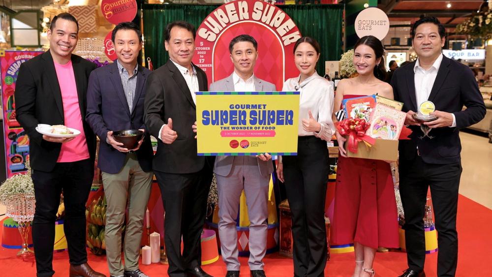 ประจักษ์-ละออ-ปิยะชนก ตั้งคารวคุณ มอบถุงยังชีพให้โครงการ BKK Food Bank