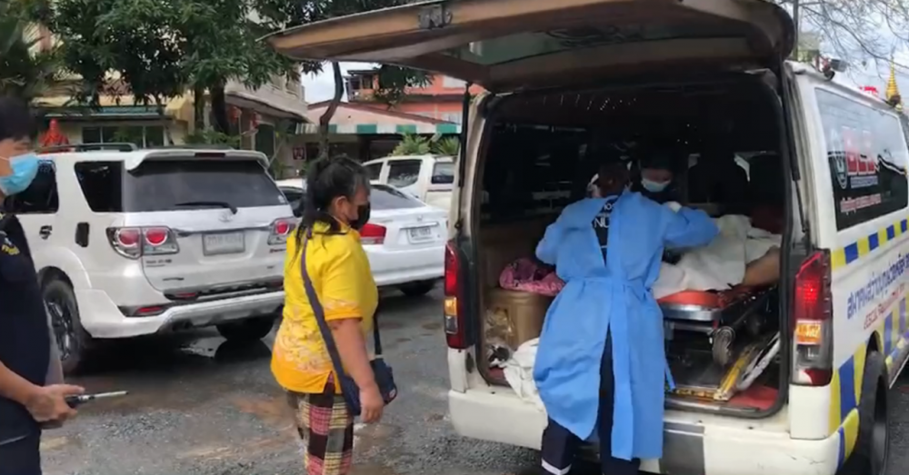 สุดอั้น สาวตราดท้องแก่ ไปไม่ถึงรพ. คลอดลูกชายบนรถกู้ภัย