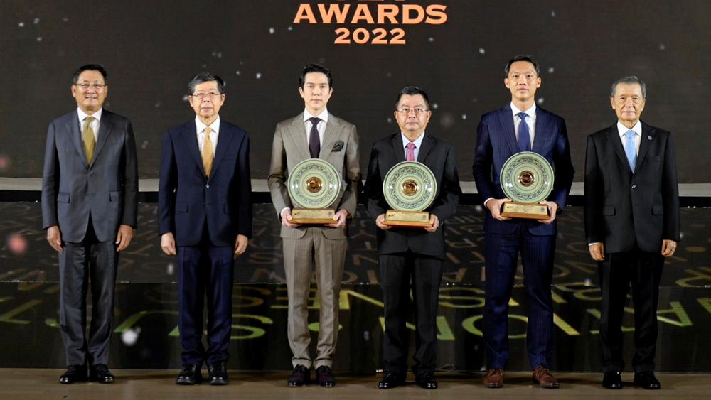 "พิธาน และ บุญศักดิ์" รับรางวัลสุดยอด CEO ตลาดหลักทรัพย์ 2022