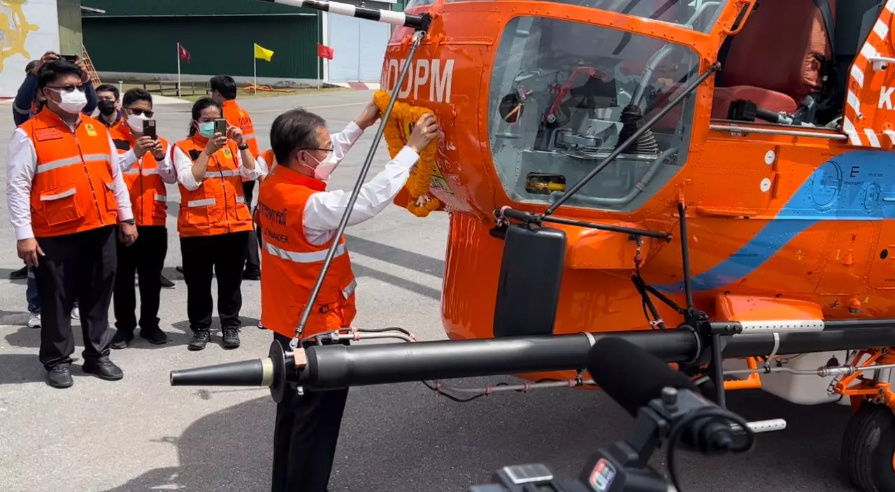 ปภ.รับมอบ ฮ.ปักเป้า KA-32 เพื่องานบรรเทาสาธารณภัยเพิ่มอีก 2 ลำจากรัสเซีย