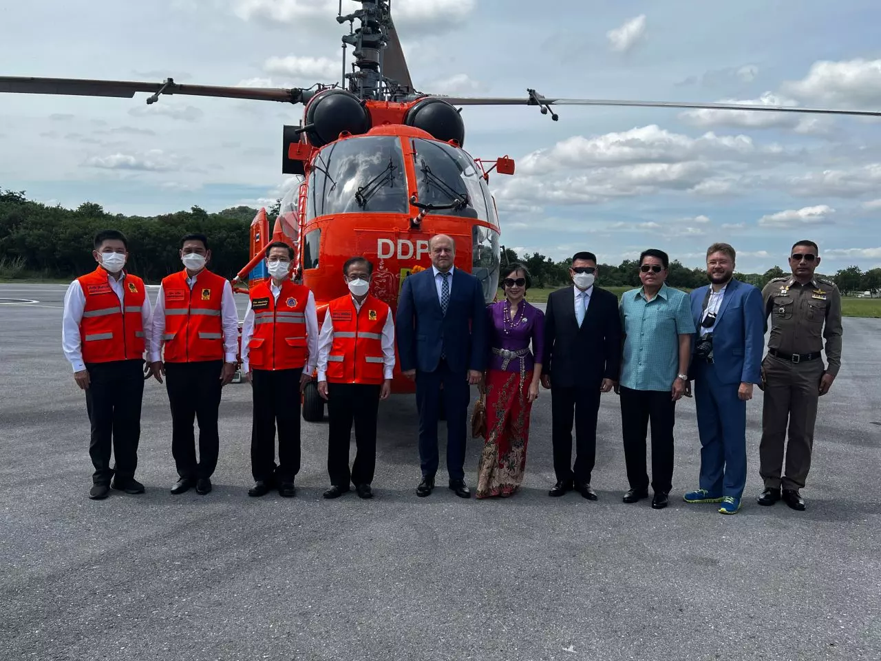 ปภ.รับมอบ ฮ.ปักเป้า KA-32 เพื่องานบรรเทาสาธารณภัยเพิ่มอีก 2 ลำจากรัสเซีย