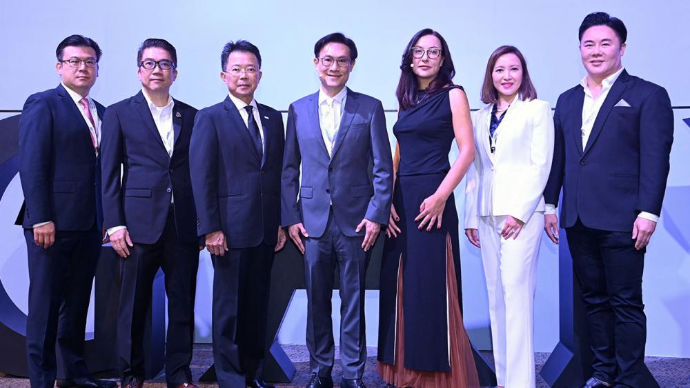 "พิชัย-รวิศรา จิราธิวัฒน์" จัดนิทรรศการงานศิลปะสุดล้ำ