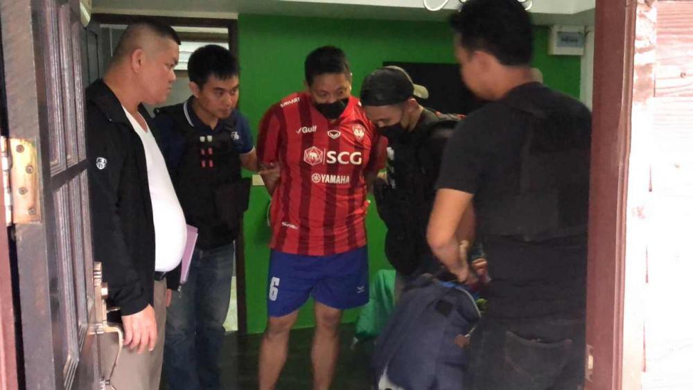 รวบแล้ว ด.ต.ขโมยปืนหลวง 100 กระบอก ซุ่มอยู่หนองคาย เตรียมข้ามไปลาว 