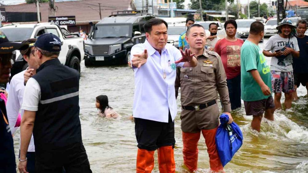 "อนุทิน" ลุย น้ำท่วม "อ่างทอง-อยุธยา" ขอ กกต.คลายกฎเหล็ก ช่วยคนเดือดร้อน