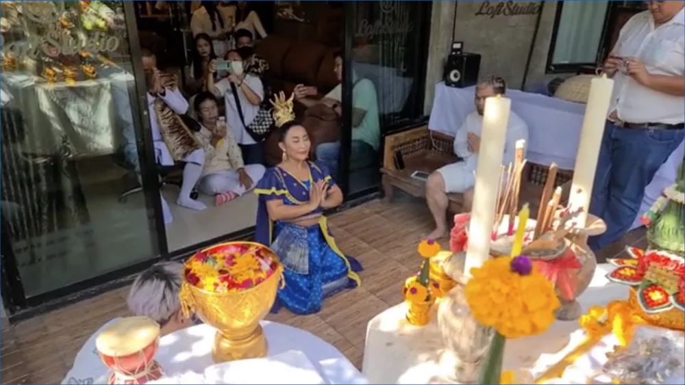 "ลาล่า อาร์สยาม" รำบวงสรวง ถวายองค์ปู่ เปิดรายการสายมู เผย "เลขเด็ด" ในใจ