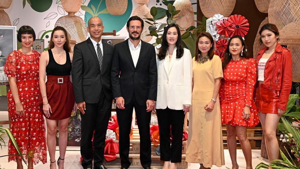 เมืองไทยประกันชีวิต มอบหมวกนิรภัยให้ ดร.สุทธิพล ทวีชัยการ เลขาธิการ คปภ.