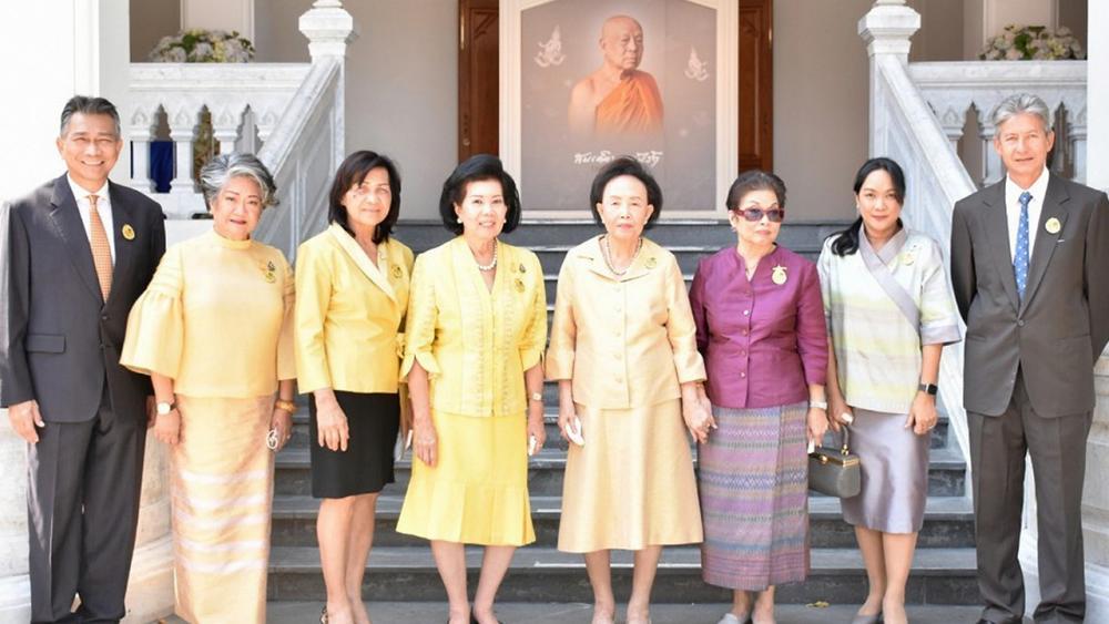 เมืองไทยประกันชีวิต มอบหมวกนิรภัยให้ ดร.สุทธิพล ทวีชัยการ เลขาธิการ คปภ.