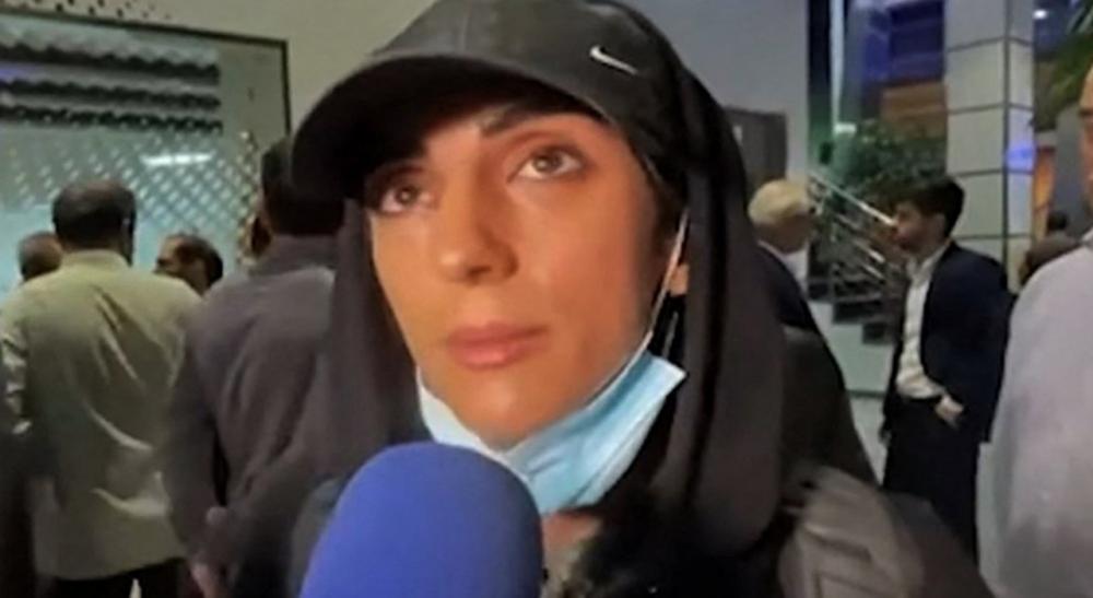 ชาวอิหร่านแห่ต้อนรับนักปีนผาหญิงกลับบ้าน หลังไม่สวมฮิญาบลงแข่งที่เกาหลีใต้