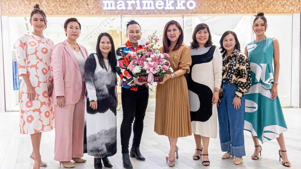 ละออ ตั้งคารวคุณ มอบถุงยังชีพให้ประชาชนผู้ประสบอุทกภัยในพื้นที่ อ.ป่าโมก