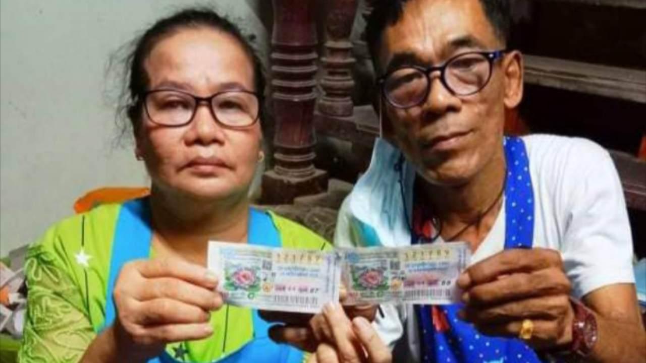 เจ้าของร้านของชำ ซื้อลอตเตอรี่ "เลขที่ชอบ" ดวงสุดปัง ถูกหวยรางวัลที่ 1