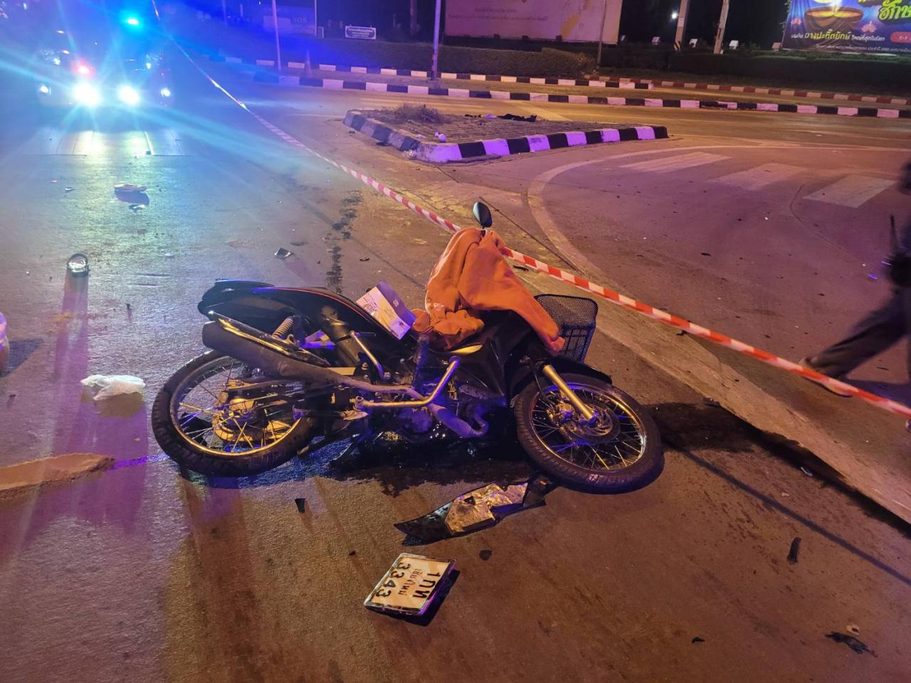 The girl was worried about her boyfriend getting heavily drunk.  Volunteer to go home pushed through the red light, he was hit by a large motorcycle, killed in pairs