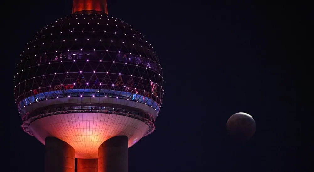 ประมวลภาพความสวยงาม คืนชม "จันทรุปราคาเต็มดวง" ในหลายประเทศ