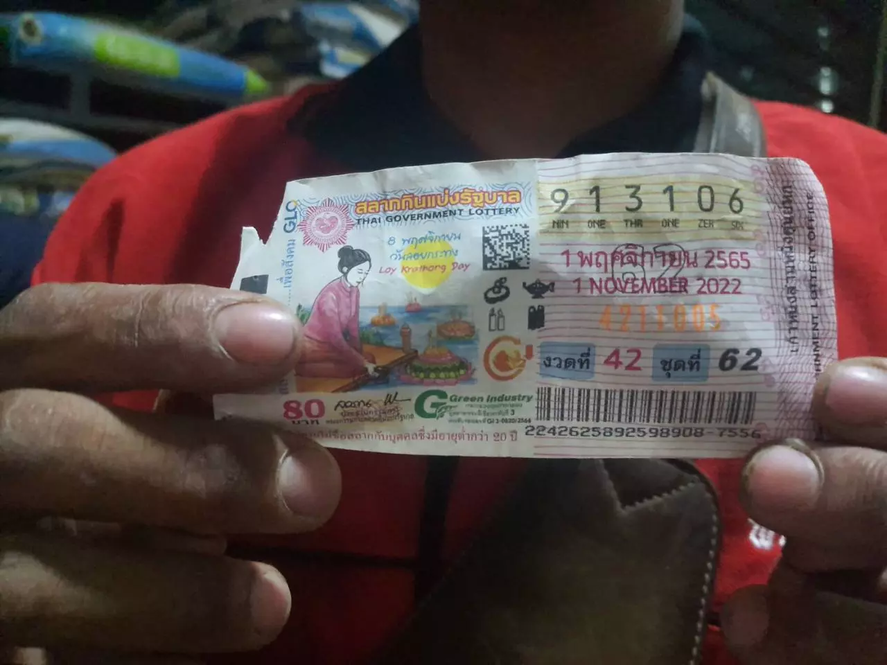 หนุ่มโสดคนอุดรธานี ดวงเฮงถูกรางวัลที่ 1 ในวันเกิด 1 ใบได้ 6 ล้าน (คลิป)