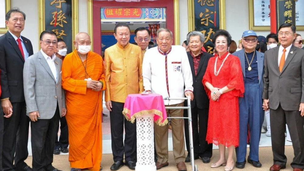 นายกสมาคมแต้จิ๋ว มอบถุงยังชีพ 10,000 ชุดให้ ผบ.ตร.เพื่อนำไปช่วยเหลือผู้ประสบอุทกภัย