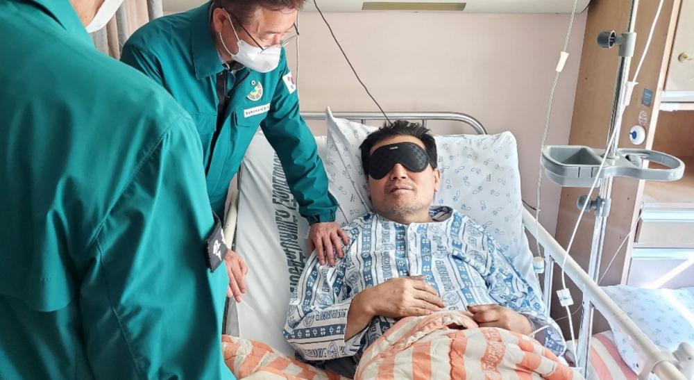 รอดแล้ว เกาหลีใต้ช่วยคนงานเหมือง 2 รายติดใต้ซากเหมืองถล่ม 9 วัน