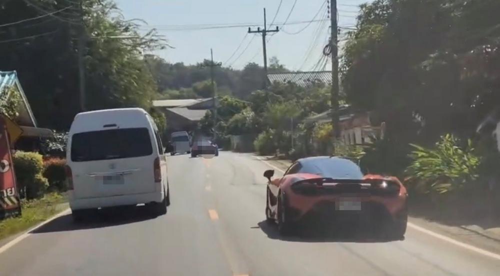 ชาวบ้านน่านรุมสวดแก๊งซุปเปอร์คาร์แซงที่คับขัน ตำรวจปรับ 1 หมื่น รวม 7 คัน