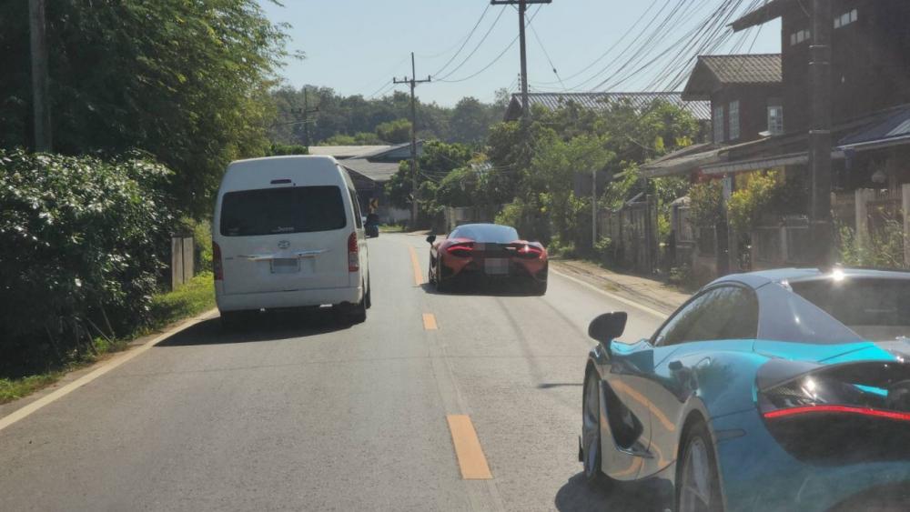 ชาวบ้านน่านรุมสวดแก๊งซุปเปอร์คาร์แซงที่คับขัน ตำรวจปรับ 1 หมื่น รวม 7 คัน