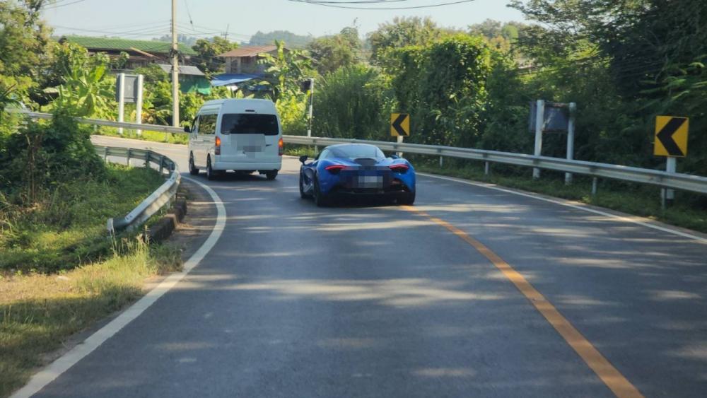 ชาวบ้านน่านรุมสวดแก๊งซุปเปอร์คาร์แซงที่คับขัน ตำรวจปรับ 1 หมื่น รวม 7 คัน