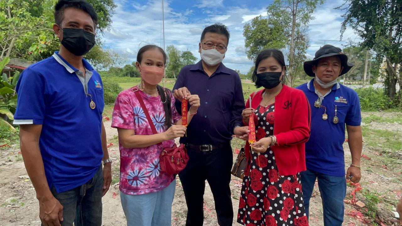 สองเพื่อนรัก ไหว้ท้าวเวสสุวรรณ ได้ "เลขเด็ด" หางประทัดตรงกัน มั่นใจจะได้รับโชค