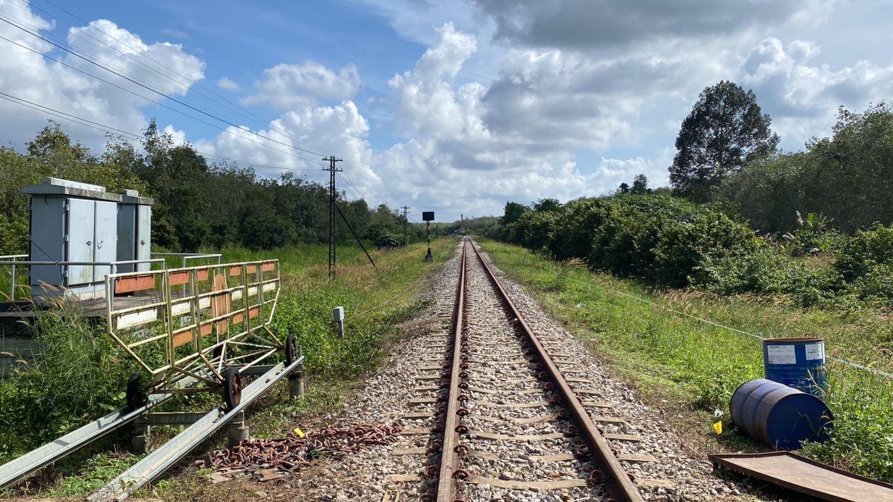 EOD scans the train tracks in Tha Pho subdistrict for safety purposes.  The officer recovers the convoy