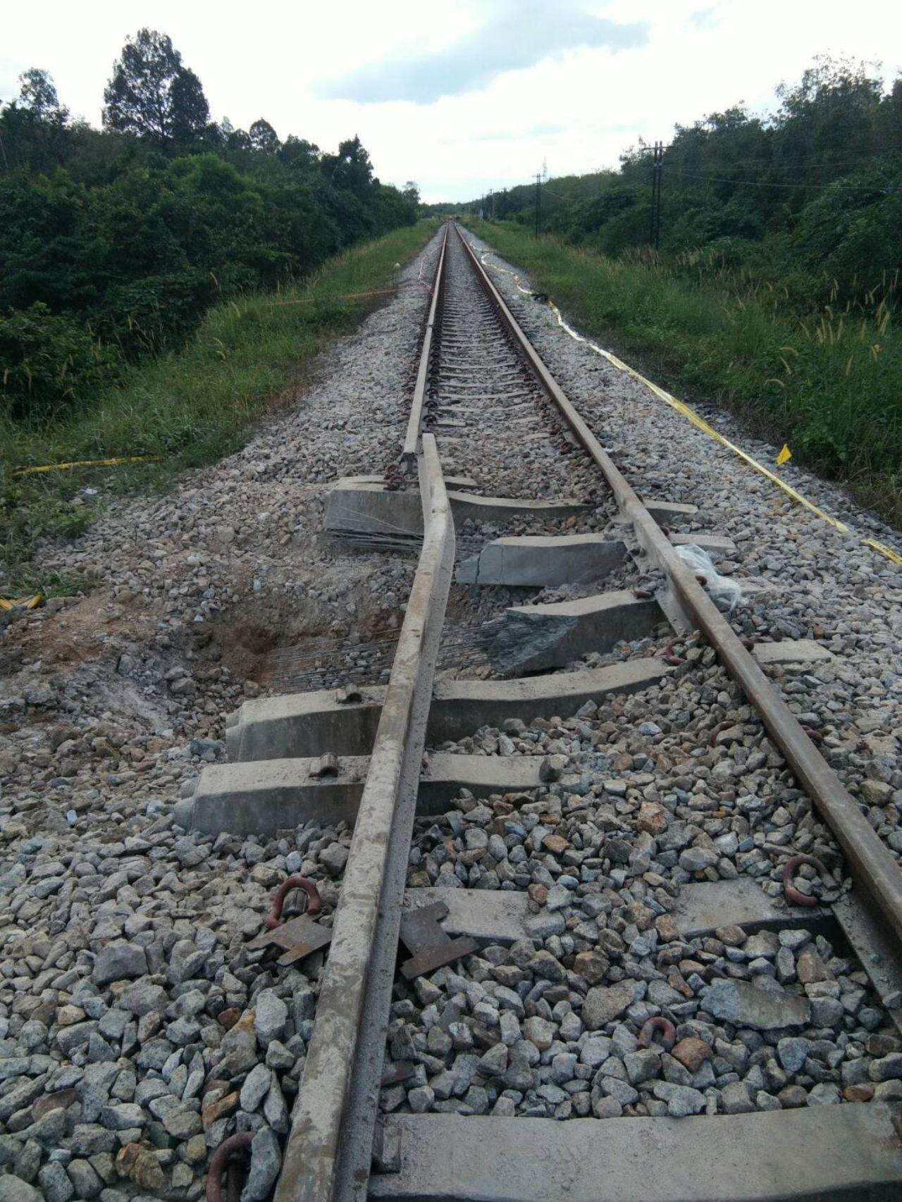 EOD scans the train tracks in Tha Pho subdistrict for safety purposes.  The officer recovers the convoy