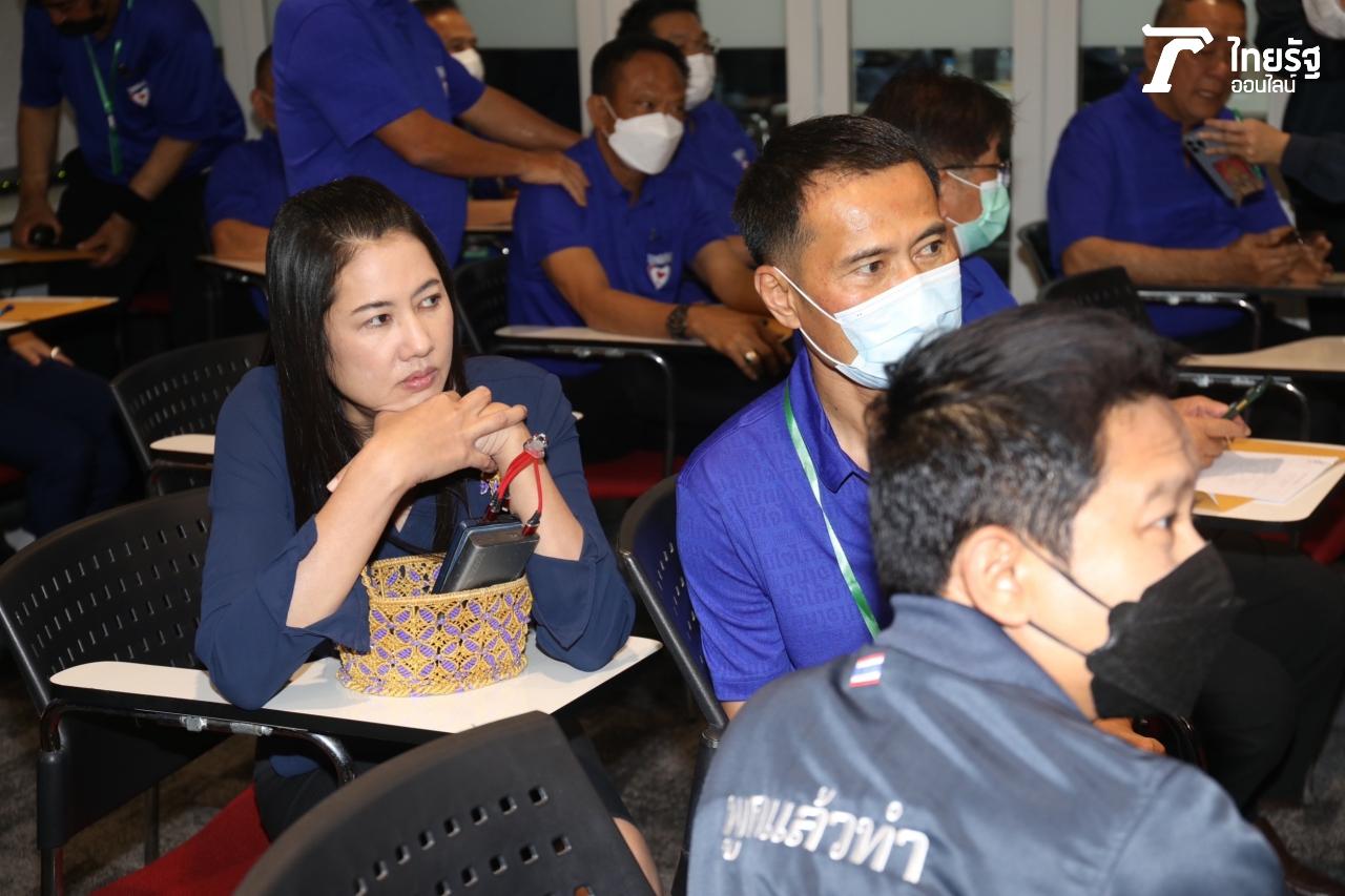 อดีต ส.ส. แห่สมัครสมาชิกภูมิใจไทย “ปารีณา” ควงพี่ชายซบ ยันรัก “ลุงป้อม” ที่สุด