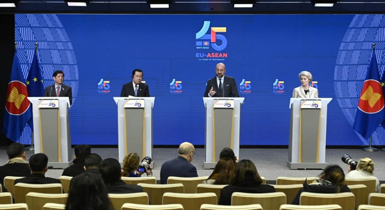 อียูต้อนรับนายกฯ พร้อมผู้นำอาเซียน ร่วมประชุมสุดยอด ตอกย้ำความสัมพันธ์ 45 ปี