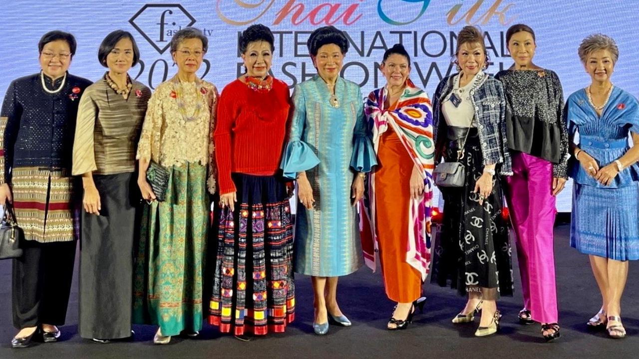 มอบเสื้อผ้าและสิ่งของเครื่องใช้มูลค่า 3,500,000 บาท ให้มูลนิธิยุวพัฒน์