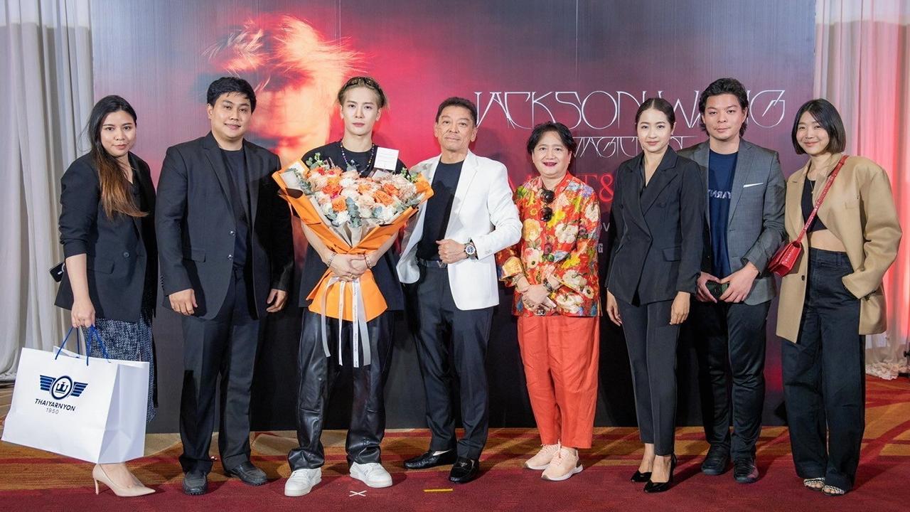 มอบเสื้อผ้าและสิ่งของเครื่องใช้มูลค่า 3,500,000 บาท ให้มูลนิธิยุวพัฒน์