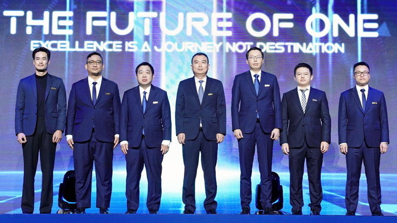 มอบเสื้อผ้าและสิ่งของเครื่องใช้มูลค่า 3,500,000 บาท ให้มูลนิธิยุวพัฒน์