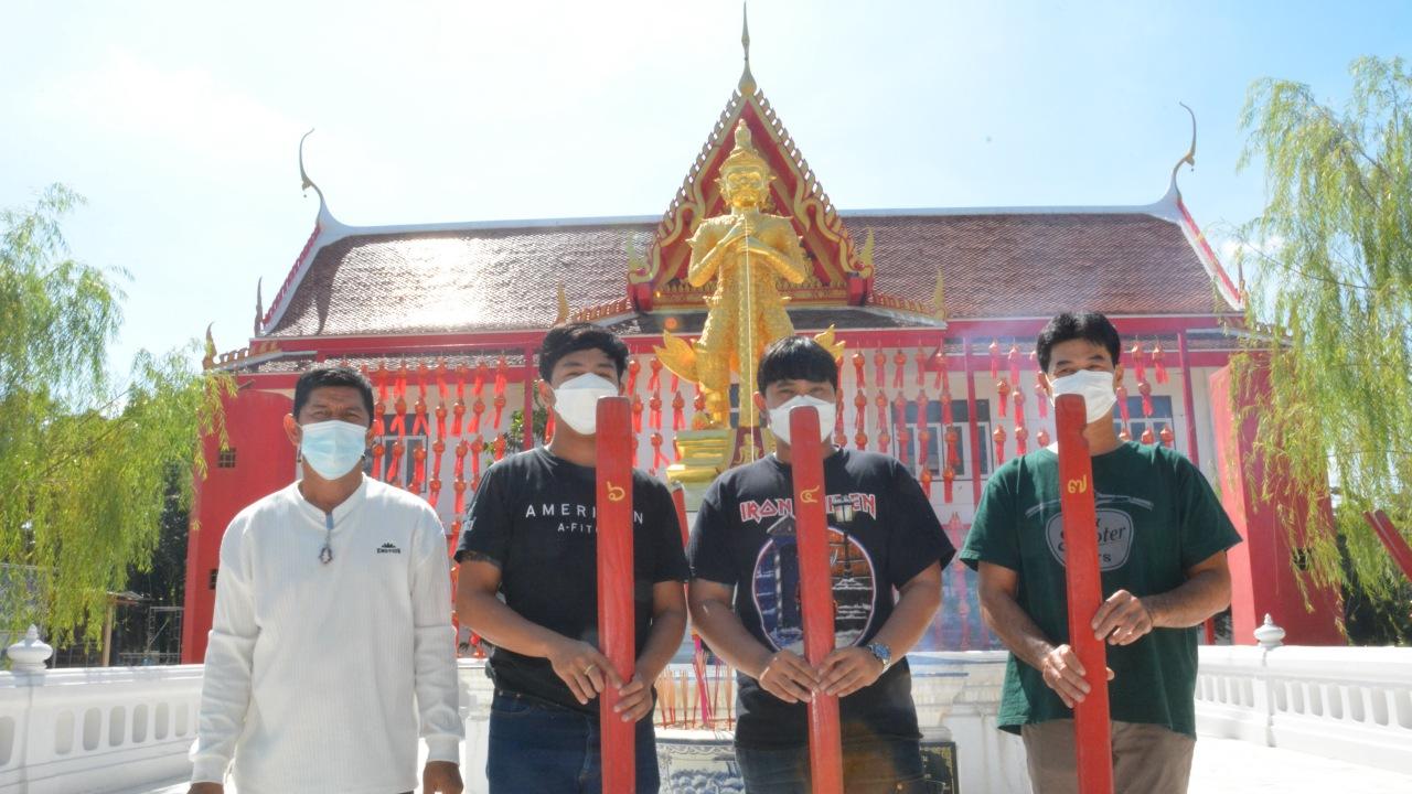 คนสมหวัง มาจุดประทัดแก้บน "ท้าวเวสสุวรรณ" คอหวยไม่พลาด "เลขเด็ด" ลุ้นโชค
