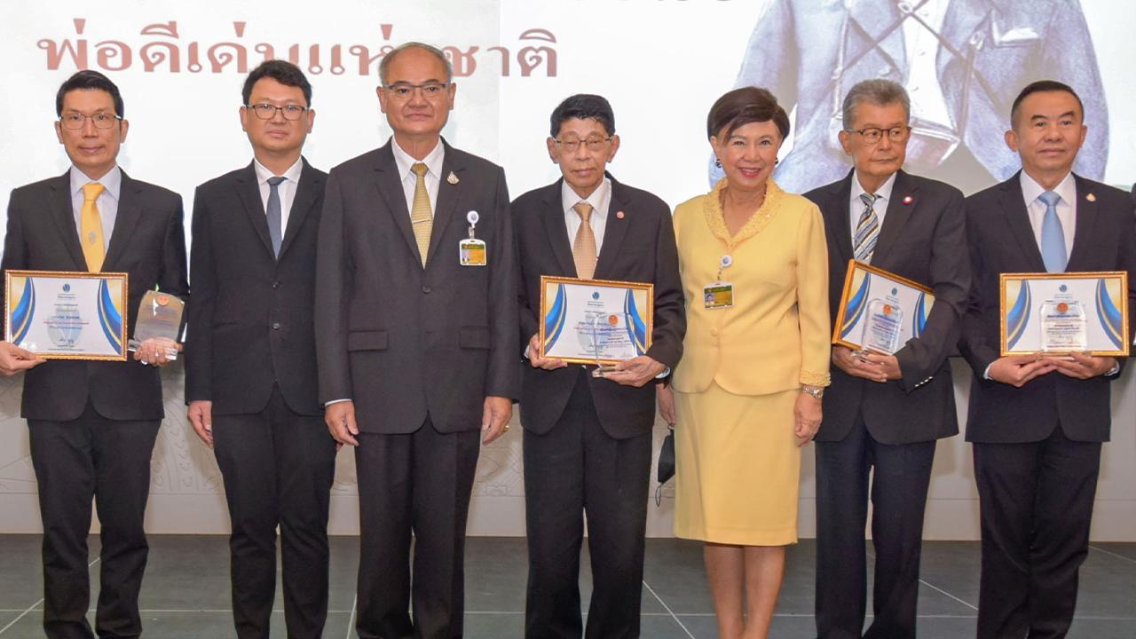 "สุวิชา วงศาริยวานิช" มอบเงินเพื่อสมทบทุนมูลนิธิโรงพยาบาลตำรวจ