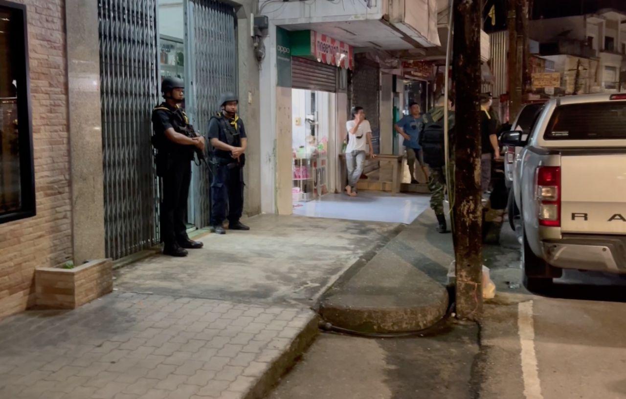 Ranong officials arrested a 43-year-old man who fired 18 shots at Ming Xin School.