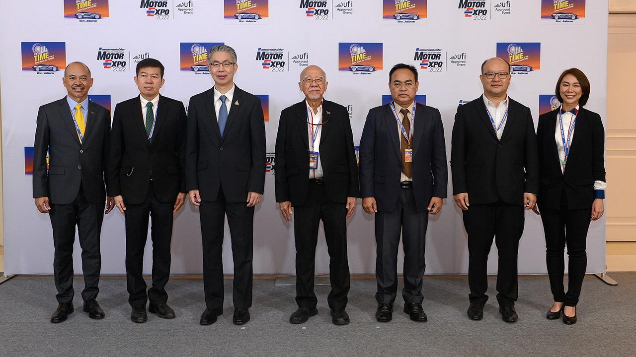 "จุติ ไกรฤกษ์" เปิดงาน Stop Violence Against Women and Girls