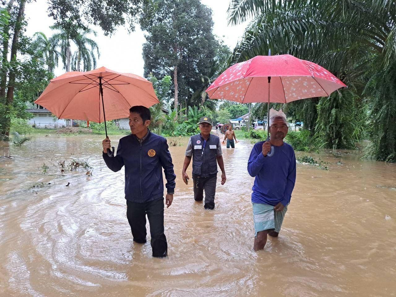 ตรังฝนตกทำน้ำป่าเทือกเขาบรรทัด ทะลักท่วม 5 อำเภอ เดือดร้อน 200 ครัวเรือน