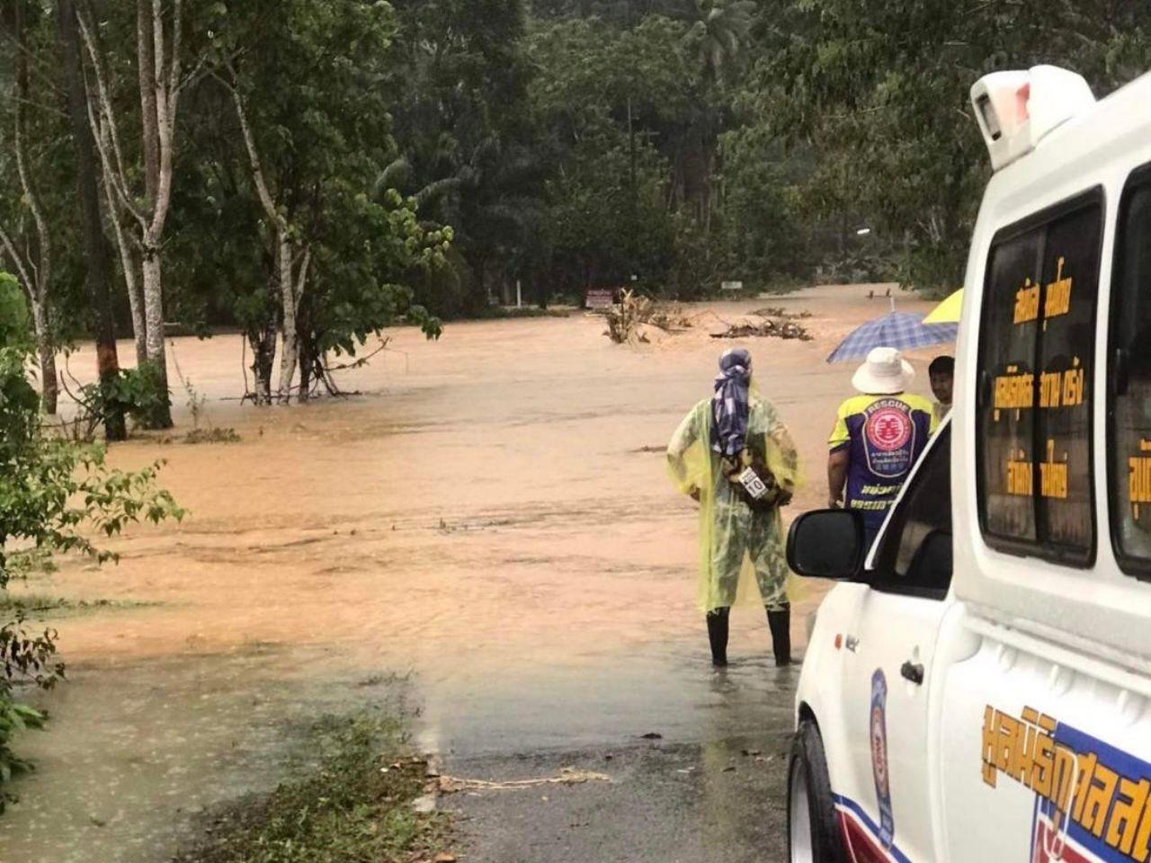 ตรังฝนตกทำน้ำป่าเทือกเขาบรรทัด ทะลักท่วม 5 อำเภอ เดือดร้อน 200 ครัวเรือน