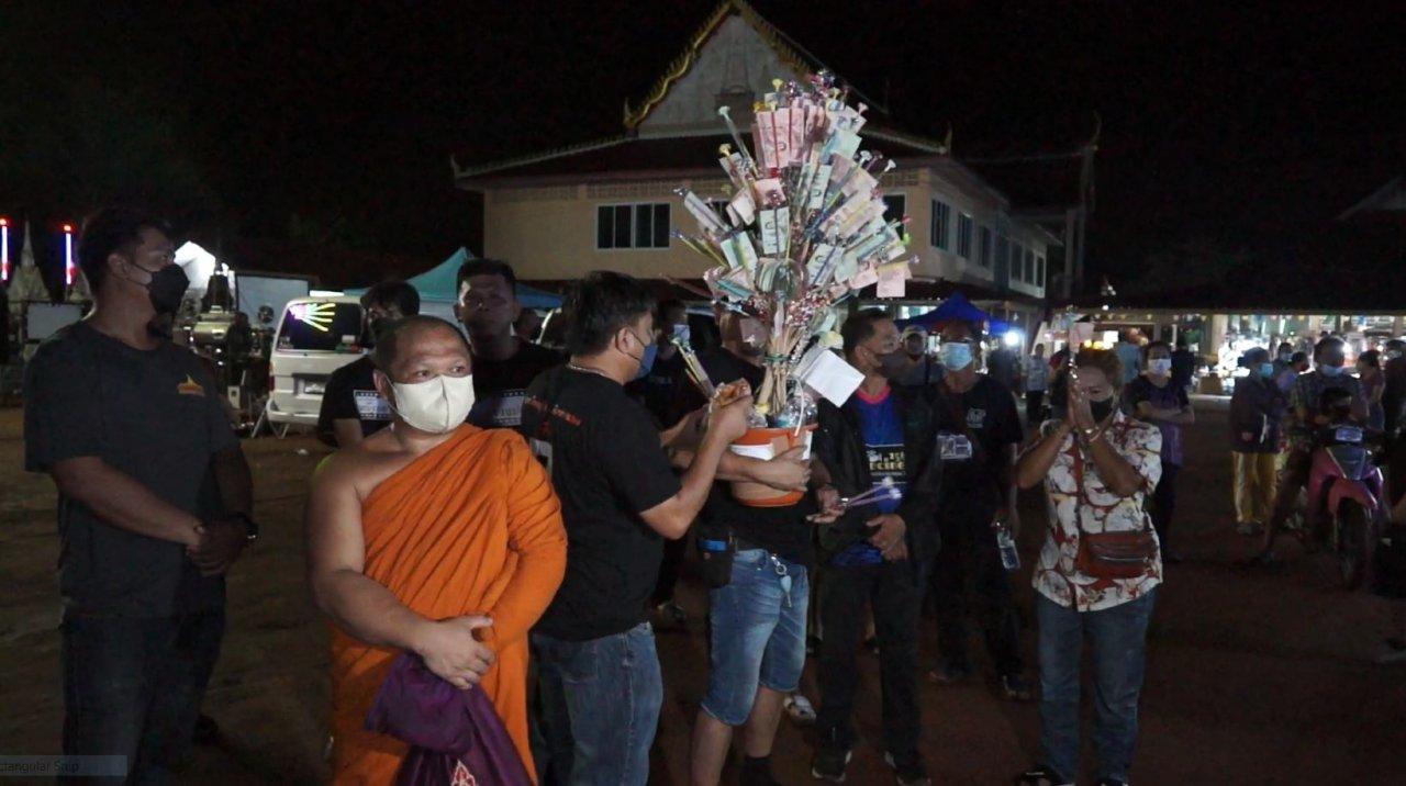 เปิดฉายหนังกลางแปลงด้วยฟิล์มกว่า 20 จอที่วัดบ้านพระ ทำชาวบ้านปราจีนฯ ตื่นตา