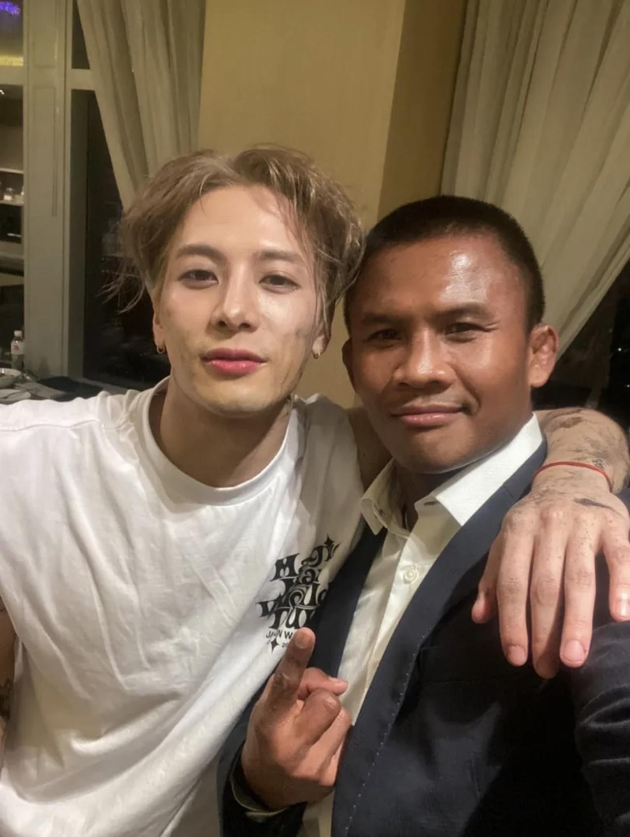 แจ็คสัน หวัง - บัวขาว