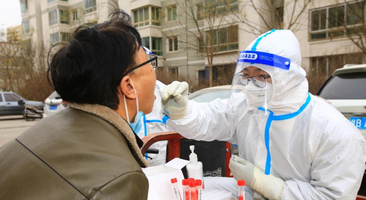 ส่องเหตุผล จีนไม่มูฟออนจากนโยบาย "ซีโร่ โควิด" ขณะที่ทั่วโลกพยายามกลับสู่ปกติ