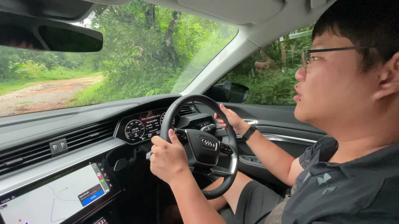 เที่ยวเกาะช้างหน้าฝนในรถ EV จุดชาร์จมี ซีฟู้ดอุดมสมบูรณ์ แต่มันจะเปียกปอนหน่อย